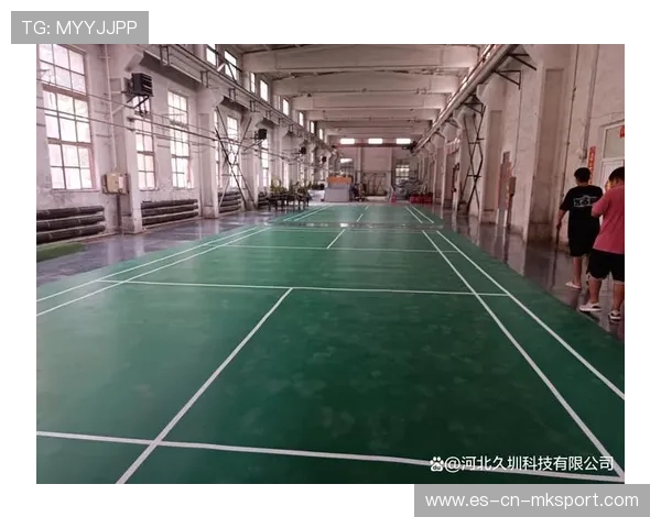 球场维修工匠日常揭秘：保障比赛顺利进行，篮球场地维修