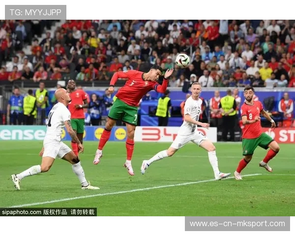 曼联通过交叉跑动打开空间——战术美学与落地训练