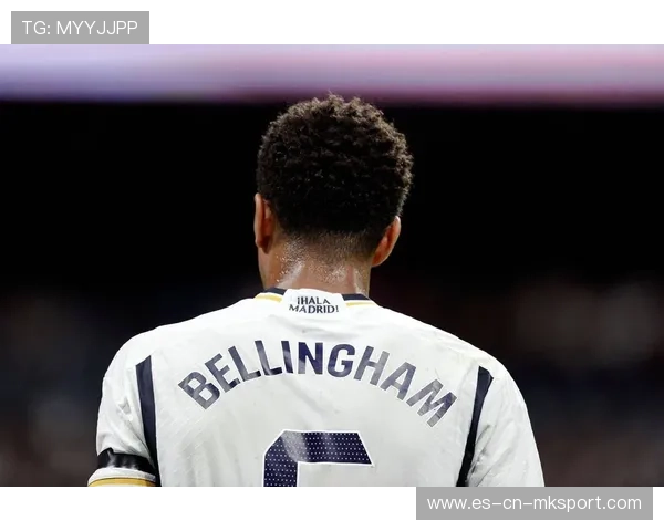 皇家马德里何塞卢背身护球稳定不动摇