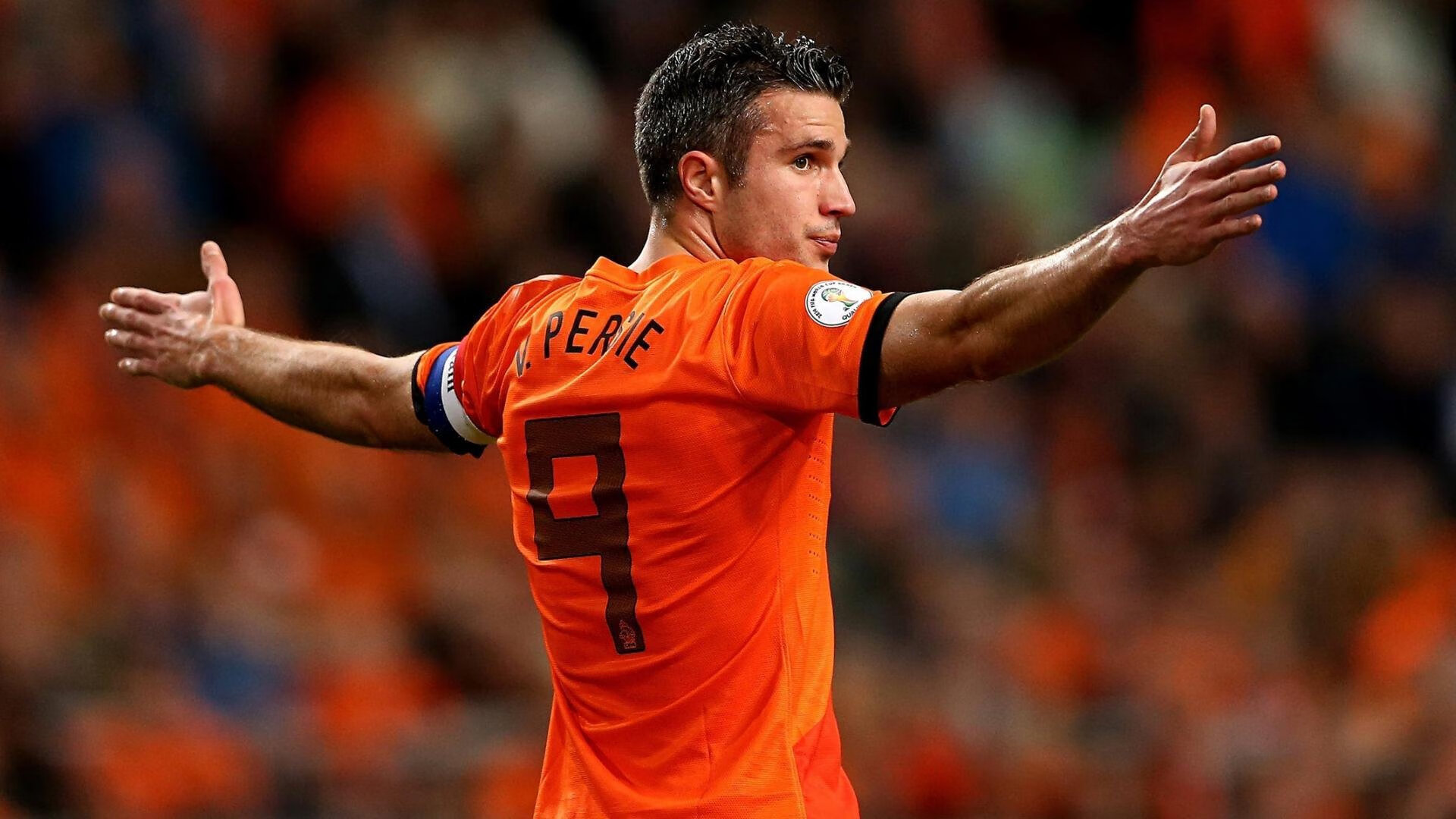 多位球员进入联赛数据榜前列展现出持续进步与稳定输出，五大联赛赛季进球最多的球员